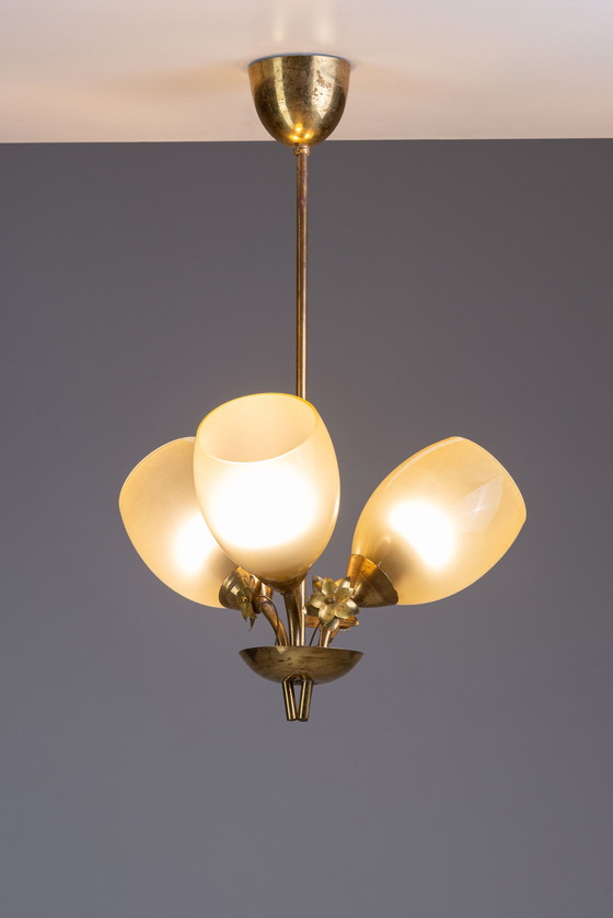 Image 1 of Kronleuchter aus den 1940er Jahren mit Blumen aus Messing und Glas