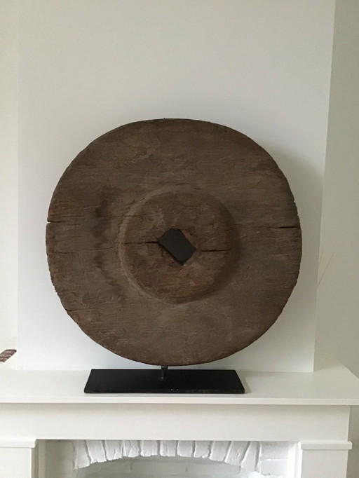 Original Mühlstein am schwarzen Fuß