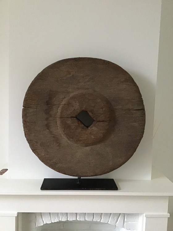 Image 1 of Original Mühlstein am schwarzen Fuß