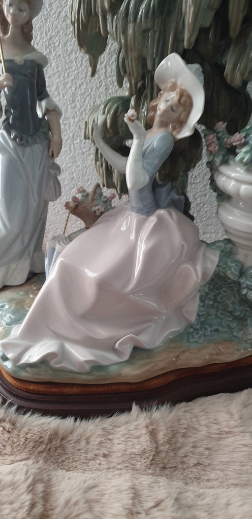 Lladro Damen unter der Weide