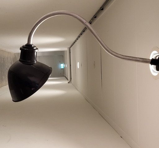 2 industrielle Schwanenhals-Wandleuchten Barton England