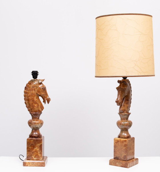 Image 1 of Große Pferdeköpfe aus Alabaster geschnitzt Tischlampen