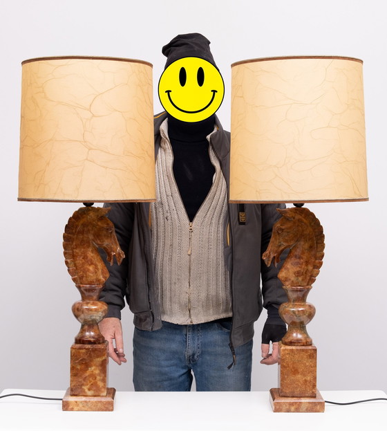 Image 1 of Große Pferdeköpfe aus Alabaster geschnitzt Tischlampen