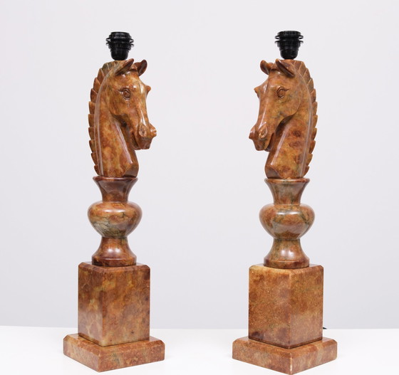 Image 1 of Große Pferdeköpfe aus Alabaster geschnitzt Tischlampen