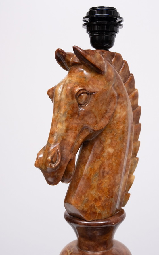 Image 1 of Große Pferdeköpfe aus Alabaster geschnitzt Tischlampen
