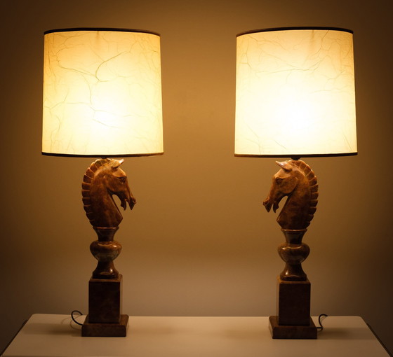 Image 1 of Große Pferdeköpfe aus Alabaster geschnitzt Tischlampen
