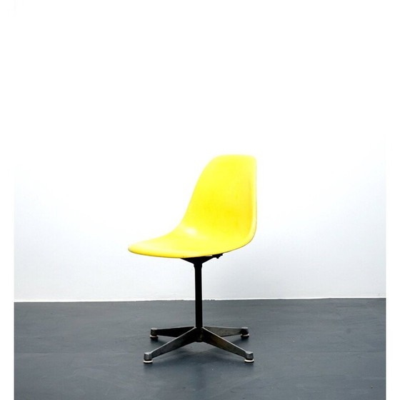 Image 1 of Gelber Glasfaserstuhl von Charles und Ray Eames für Herman Miller, Deutschland 1960