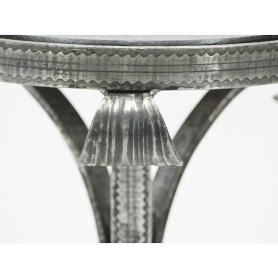 Image 1 of Sockeltisch aus gehämmertem Stahl mit Holztablett im Art déco-Stil von 1940