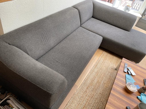 LeoLux Sofa und Tisch