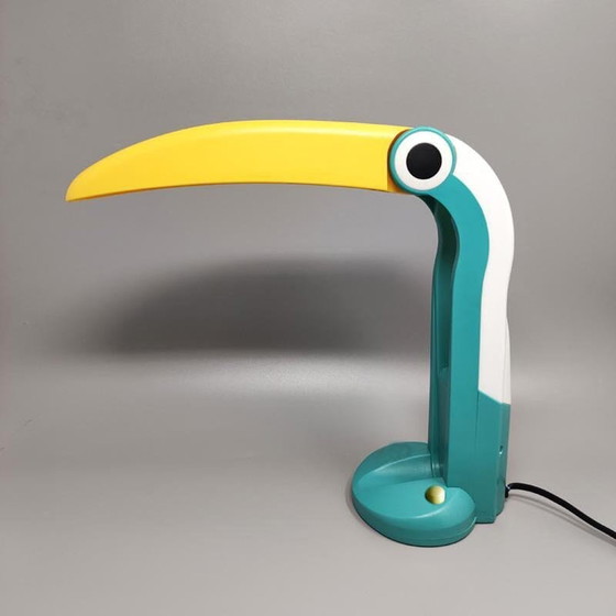 Image 1 of 1980er Jahre Atemberaubende Toucan Tischlampe von H.T. Huang für Lenoir