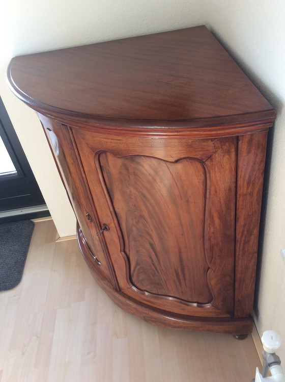 Image 1 of Halbrunder Biedermeier-Eckschrank