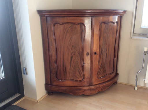 Halbrunder Biedermeier-Eckschrank