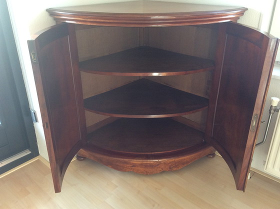 Image 1 of Halbrunder Biedermeier-Eckschrank