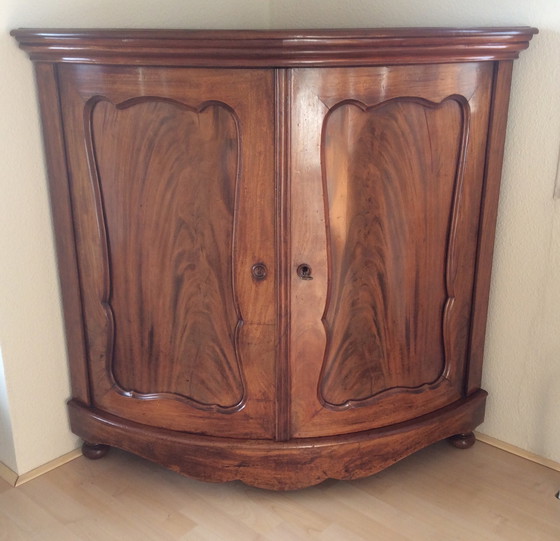 Image 1 of Halbrunder Biedermeier-Eckschrank