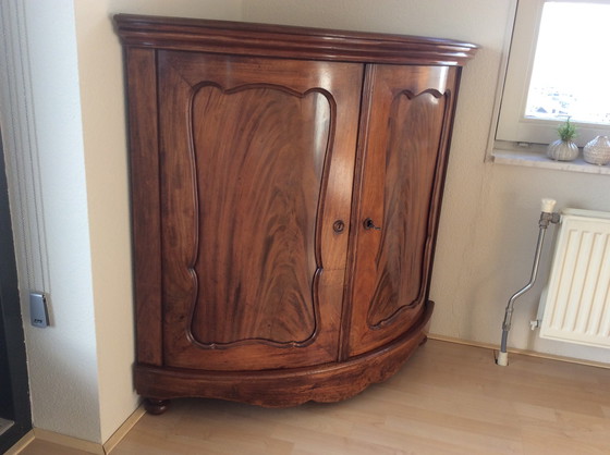 Image 1 of Halbrunder Biedermeier-Eckschrank
