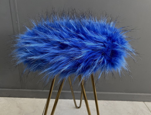 Blau , flauschiger Hocker mit Haarnadelbeinen aus Messing, 1960er Jahre