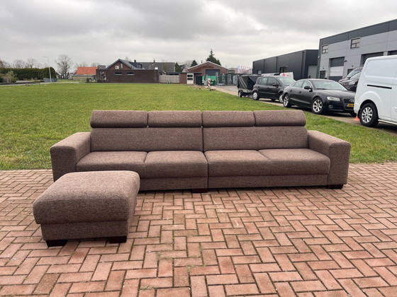 Image 1 of Großes braunes 4-Sitzer-Sofa aus Stoff + Hocker