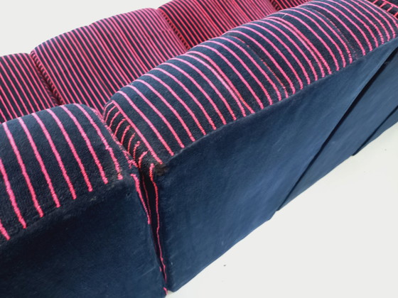 Image 1 of Vintage Snake Modulsofa bestehend aus 11 Modulen Chauffeuse Und 3 Hocker Aus Velours Stoff Aus Den 70er Jahren 80er Jahre