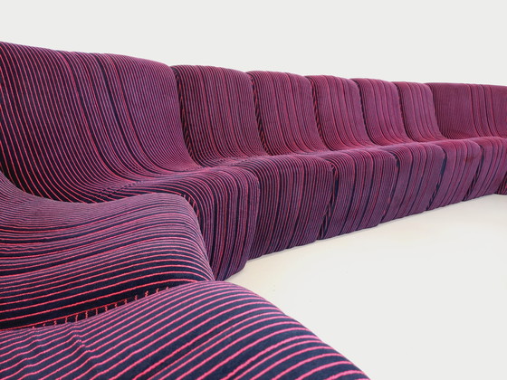 Image 1 of Vintage Snake Modulsofa bestehend aus 11 Modulen Chauffeuse Und 3 Hocker Aus Velours Stoff Aus Den 70er Jahren 80er Jahre