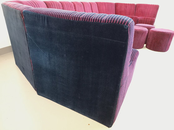 Image 1 of Vintage Snake Modulsofa bestehend aus 11 Modulen Chauffeuse Und 3 Hocker Aus Velours Stoff Aus Den 70er Jahren 80er Jahre