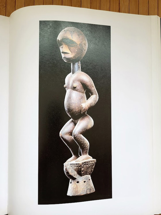 Image 1 of DAS SÜSSE ANSICHT. AFRIKANISCHE MASKEN AUS DER SAMMLUNG BARBIER-MÜLLER