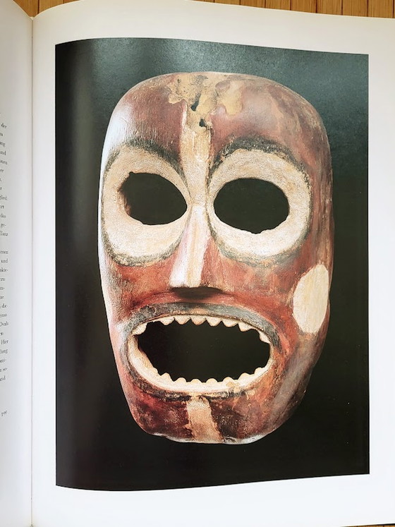 Image 1 of DAS SÜSSE ANSICHT. AFRIKANISCHE MASKEN AUS DER SAMMLUNG BARBIER-MÜLLER