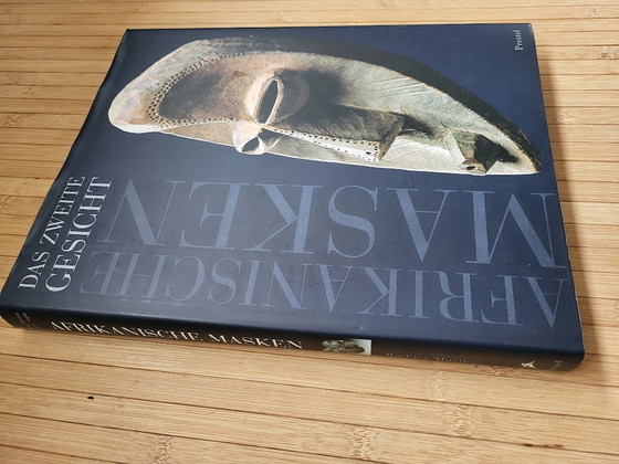 Image 1 of DAS SÜSSE ANSICHT. AFRIKANISCHE MASKEN AUS DER SAMMLUNG BARBIER-MÜLLER