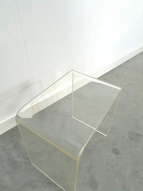 Image 1 of Kunststoff Hoch Gebogener Plexiglas Tisch