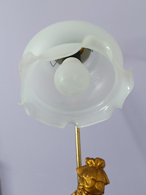 Stehlampe Statue Und Tulpe