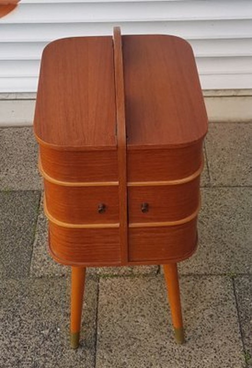 Mid-Century Dänischer Teakholz-Nähschrank, 1960er Jahre