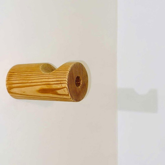 Image 1 of Charlotte Perriands Kleiderständer für den Skiort Des Arcs im Jahr 1968