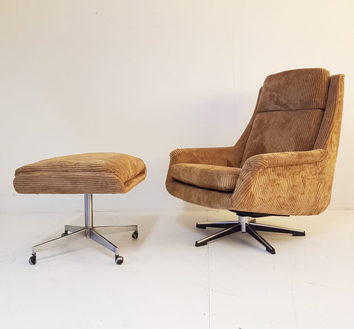 Vintage Drehsessel mit Fußhocker | Ottomane Gerippter Stoff