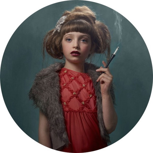 Frieke Janssens – Rauchende Kinder