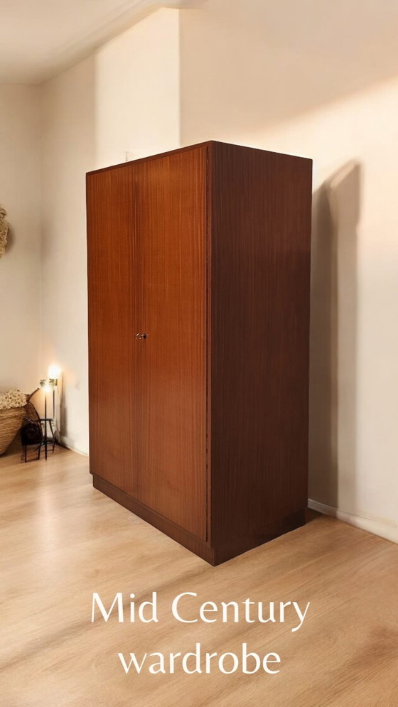 Image 1 of Mid Century Kleiderschrank