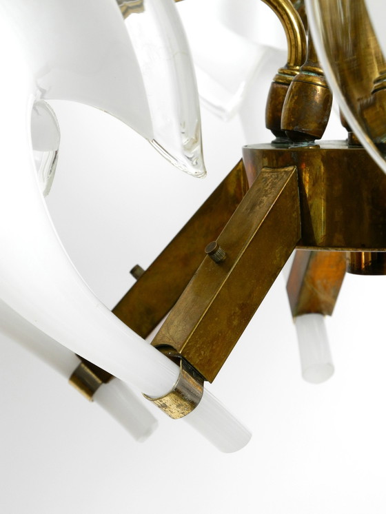 Image 1 of Schöne große 1950S Messing Kronleuchter mit weißen und transparenten Murano-Gläser von Franco Luce | Made in Italy