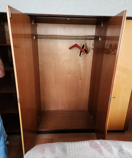 Image 1 of Vintage-Schlafzimmer Kleiderschrank + 2 Nachttische und Rückwand des Bettes nur