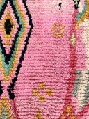Moderner rosa Boho-Marokko-Teppich