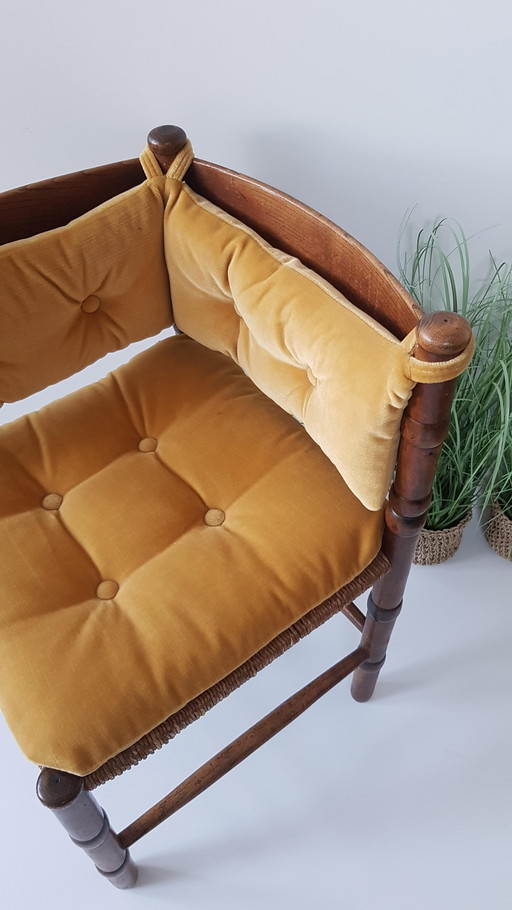 Vintage dreieckiger Rattanstuhl