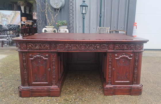 Image 1 of Großer präsidialer, barocker Schreibtisch, Partner-Schreibtisch mit den Maßen 185X125 und 82Cm Höhe.