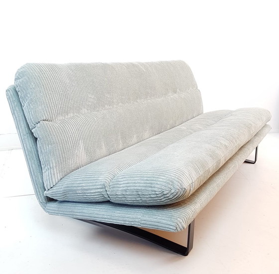 Image 1 of Vintage Artifort Kho Liang Sofa | Neu Gepolstert Hellblau Rippe