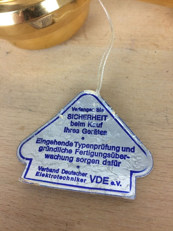 Image 1 of Paar Wandleuchten aus Massivmessing und weißen Opalinen