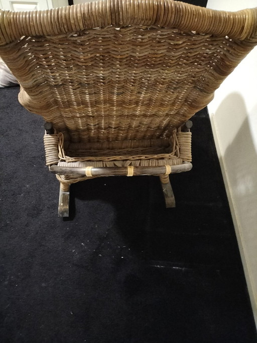 Schöner Wicker Schaukelstuhl