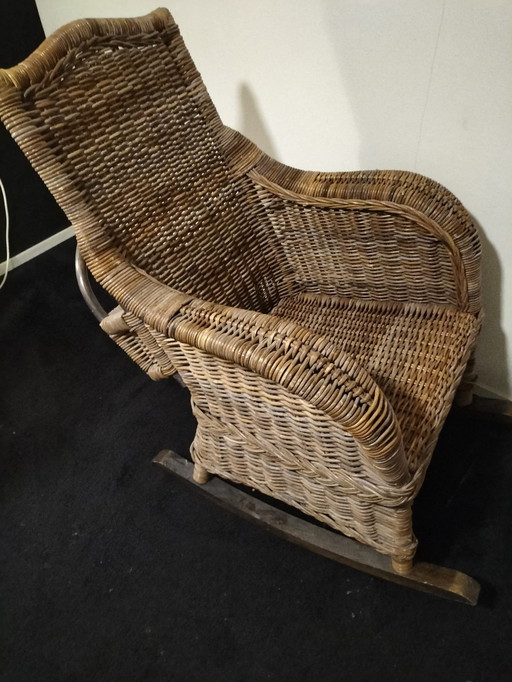 Schöner Wicker Schaukelstuhl