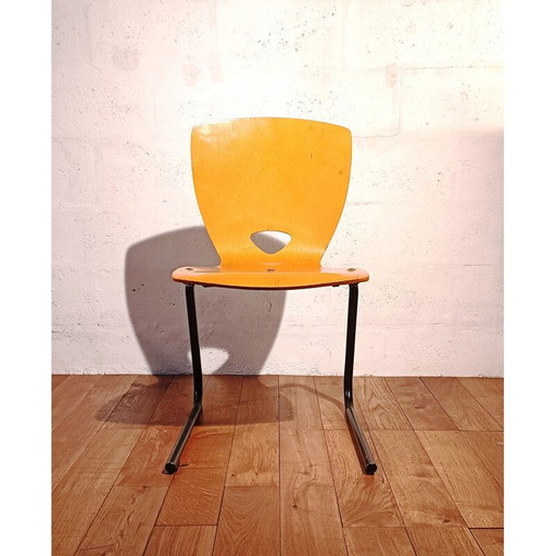 Gelber Kantinenstuhl Vintage