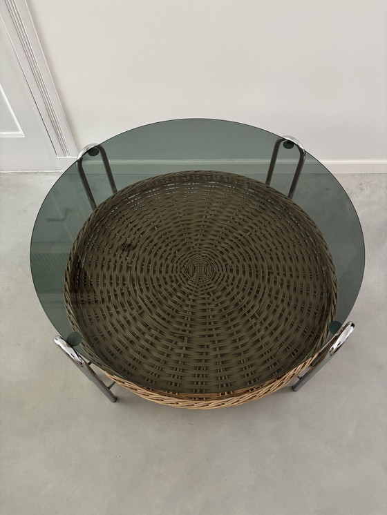 Image 1 of Vintage Salon Tisch von Glas Chrom und Rattan