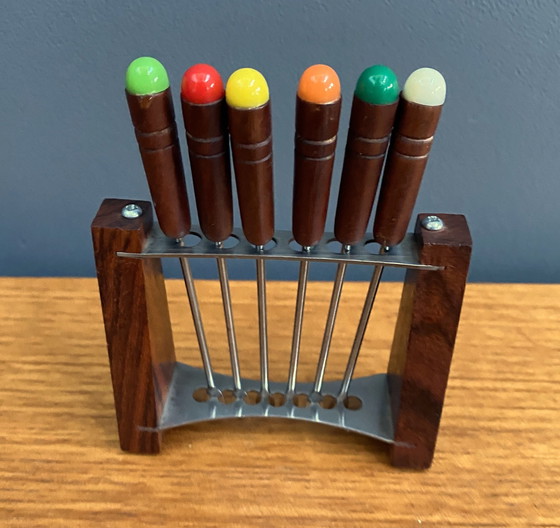 Image 1 of Teakholz-Cocktail-Gabeln in Halterung 1960S