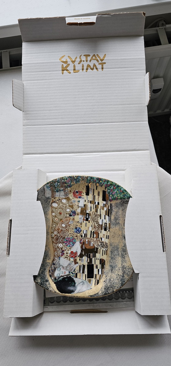 Image 1 of Gustav Klimt "Der Kuss" Wandteller mit Zertifikat