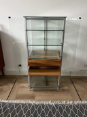 Team by Wellis E-Series Vitrine Quader
