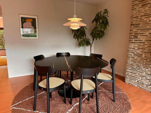 Knoll Saarinen Sahara Noir + 6 X Thonet Esszimmerstuhl 118