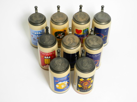 Image 1 of Neun ungebrauchte Original Münchner Oktoberfest Bierkrüge mit schweren Zinndeckeln von 2001 - 2009